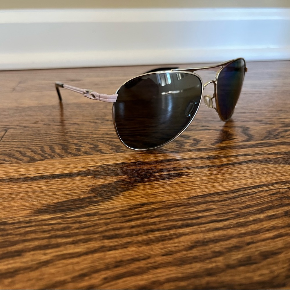 Women’s Oakley Aviator Sunglasses